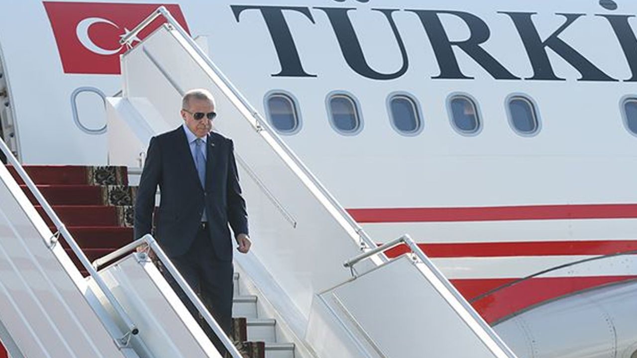 Cumhurbaşkanı Erdoğan Mısır&#039;a gitti! Tüm dünyaya net mesaj: Küresel barışa ihtiyacımız var