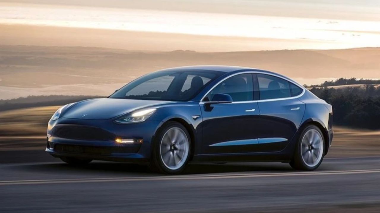 Tesla'da büyük skandal! Hayati risk taşıyor: 700 bin aracı geri çağırıyor - 2. Resim