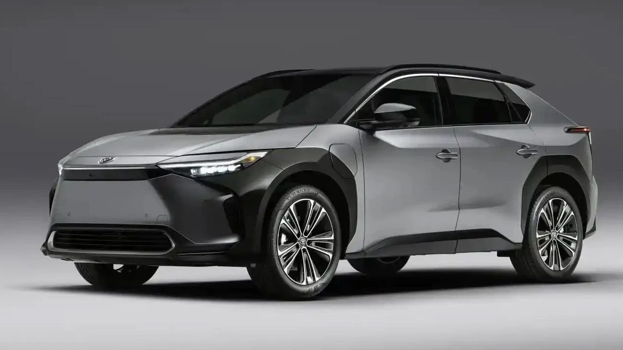 Toyota'dan şaşırtan karar: Popüler aracın ismini değiştiriyor! Kullanıcılar eleştirmişti