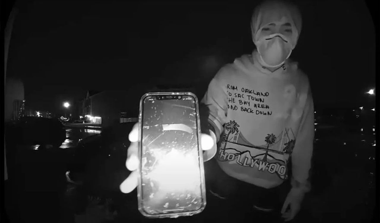 Veranda hırsızı kargoyu çaldı! Ev sahibi ona unutamayacağı bir ders verdi: Tüm internete rezil oldu - 3. Resim