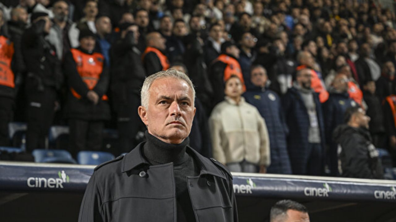 Jose Mourinho ameliyat nedeniyle İstanbul&#039;dan ayrıldı!