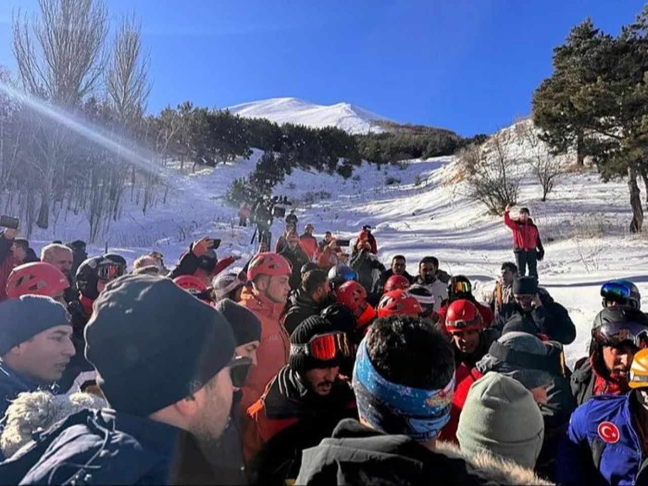 Son dakika | Palandöken Kayak Merkezi’nde çığ faciası! Ölü ve yaralılar var: soruşturma başlatıldı - 2. Resim