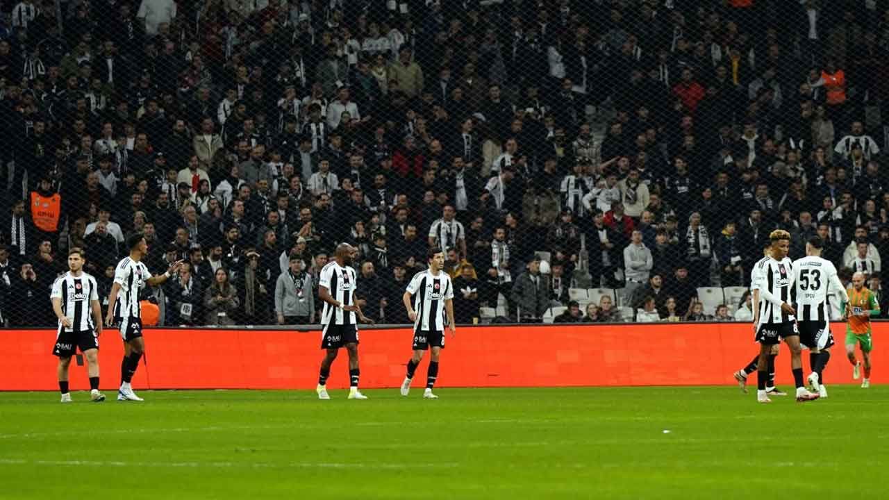 Beşiktaş tribünlerinde ıslık sesleri! Taraftar sonunda isyan etti