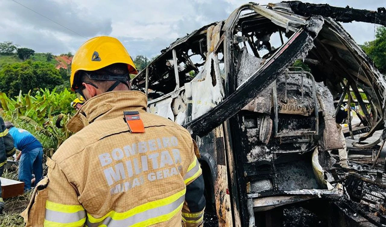 Brezilya'da zincirleme kaza! Çoğu canlı canlı yandı: Çok sayıda ölü ve yaralı var - 1. Resim