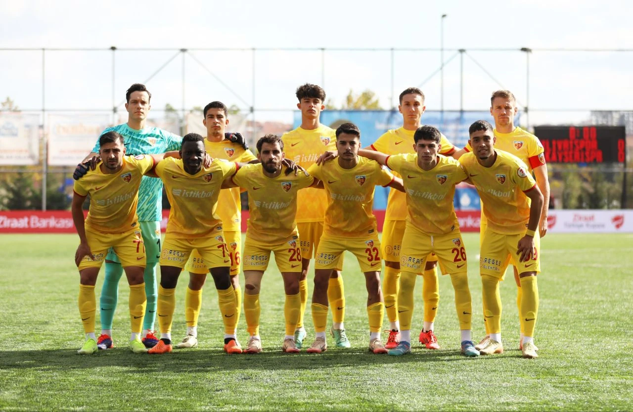 Galatasaray'da Kayserispor maçı öncesi sarı kart sınırında olan oyuncular! Abdülkerim Bardakcı ve Barış Alper Yılmaz ceza alabilir - 2. Resim