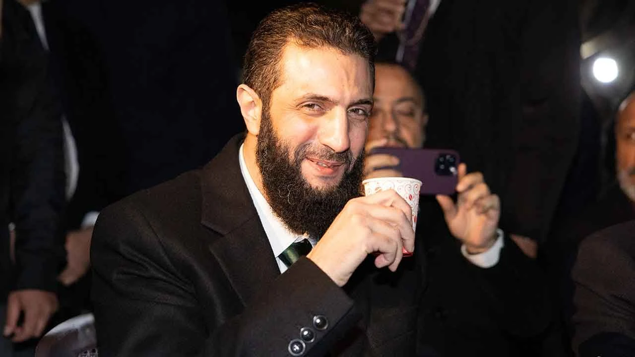Bakan Fidan ve Muhammed Colani Kasyun Dağı'nda! Çay içerek Şam'ı izlediler - 2. Resim