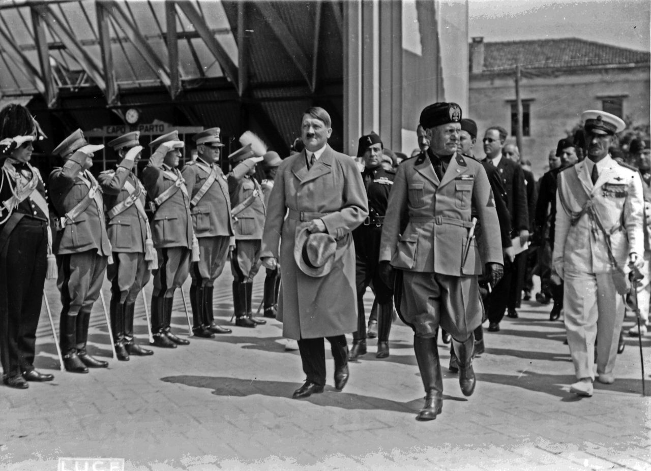 İtalya'da tribünler Mussolini diye inledi! Diktatörün torunu Çizme'yi karıştırdı - 1. Resim