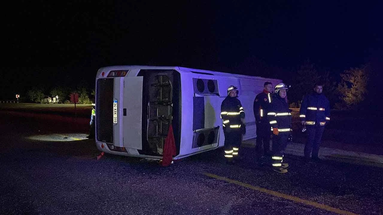 Kastamonu’da feci kaza: Midibüs devrildi, 24 kişi yaralandı - 1. Resim