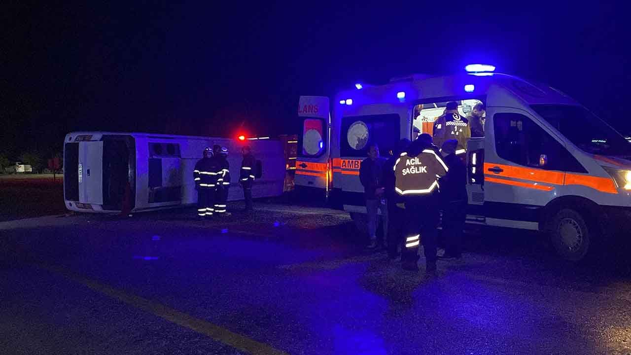 Kastamonu’da feci kaza: Midibüs devrildi, 24 kişi yaralandı