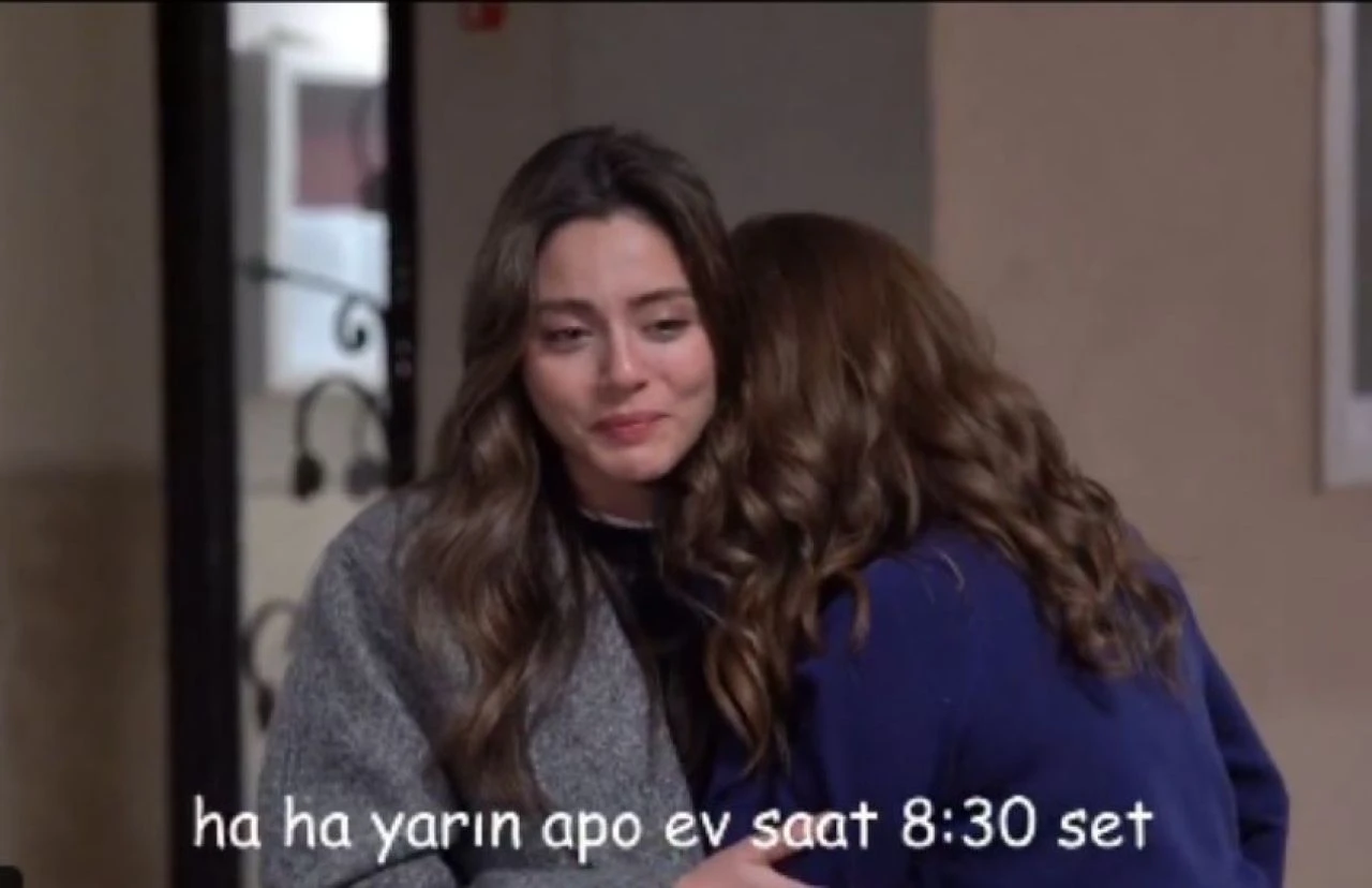 Kızılcık Şerbeti'nin kamera arkası yayınlandı! Sıla Türkoğlu ile Evrim Alasya'nın profesyonelliğine yorum yağdı - 1. Resim