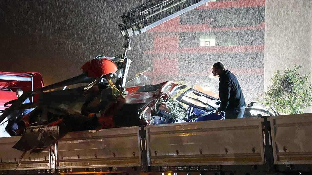 Muğla'da hastaneye çarparak düşen helikopterin enkazı kaldırıldı - 2. Resim