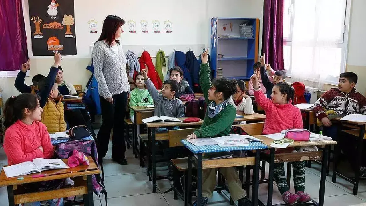 Öğretmenlerin mazerete bağlı yer değiştirme başvuruları ne zaman? Öğretmenler bu duyuruyu bekliyordu tarihler belli oldu - 2. Resim