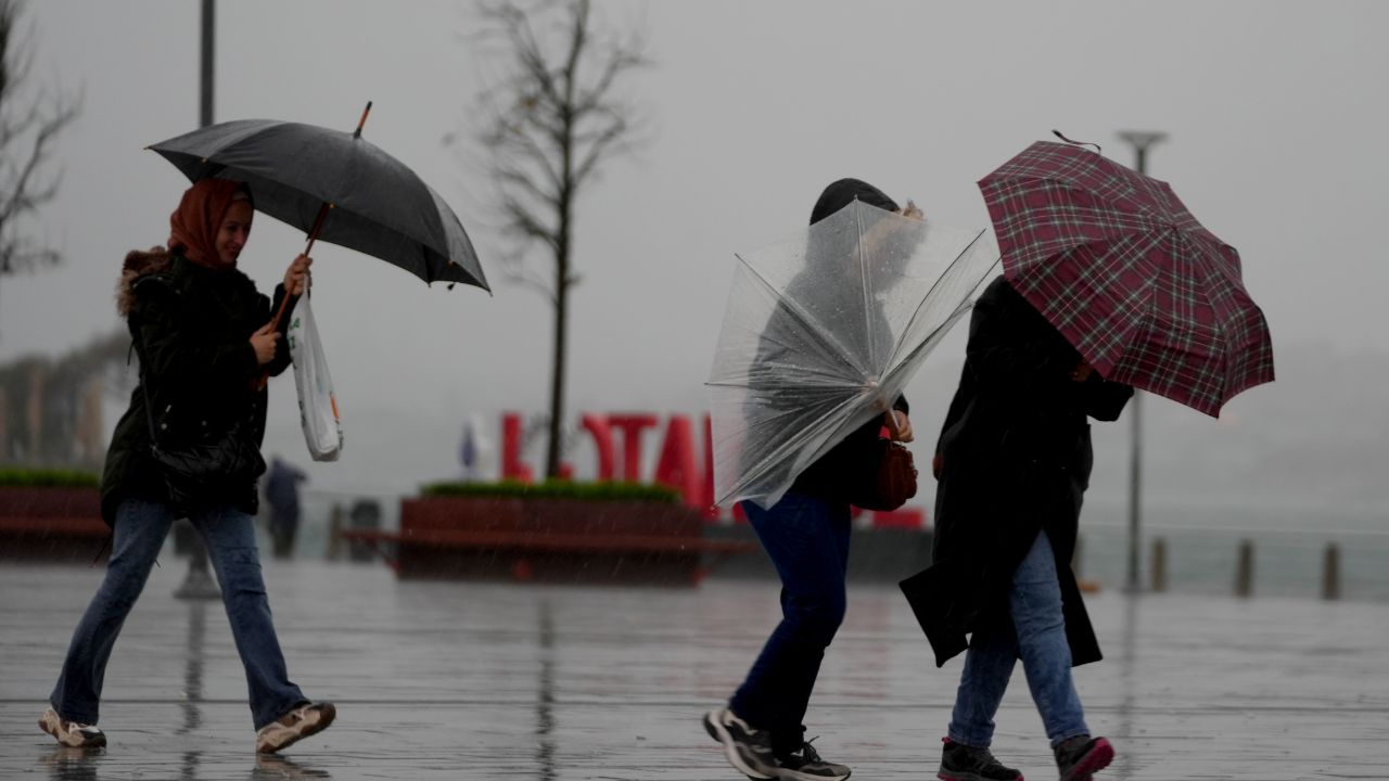 Meteoroloji turuncu kodlu uyarı verdi! Antalya&#039;da eğitime ara