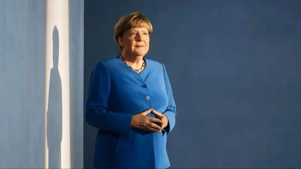 Angela Merkel'in kitabı kapış kapış gidiyor! Milyoner oldu - 1. Resim
