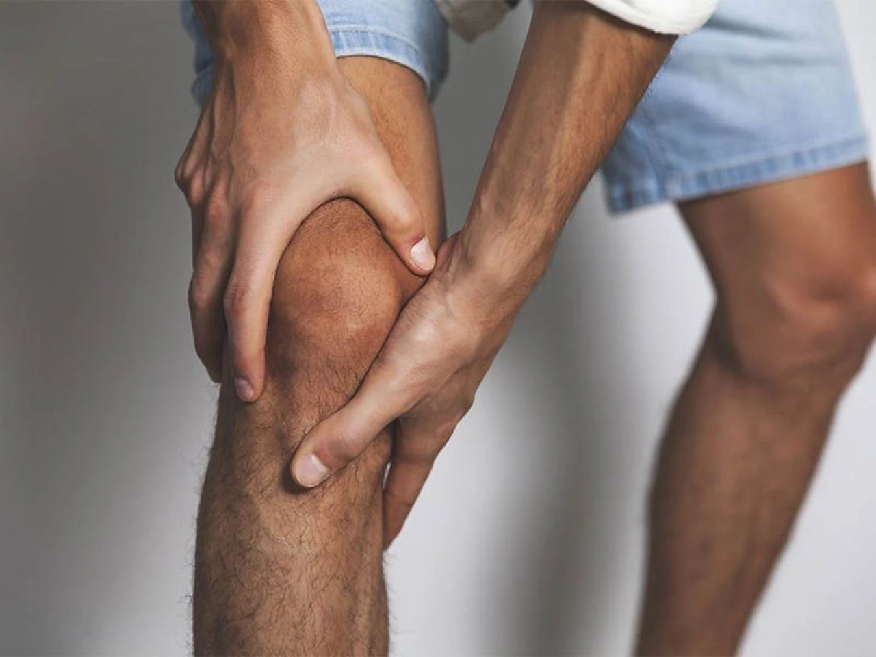 Diz ağrısı neden olur, en hızlı nasıl geçer? Diz ağrısına ne iyi gelir?