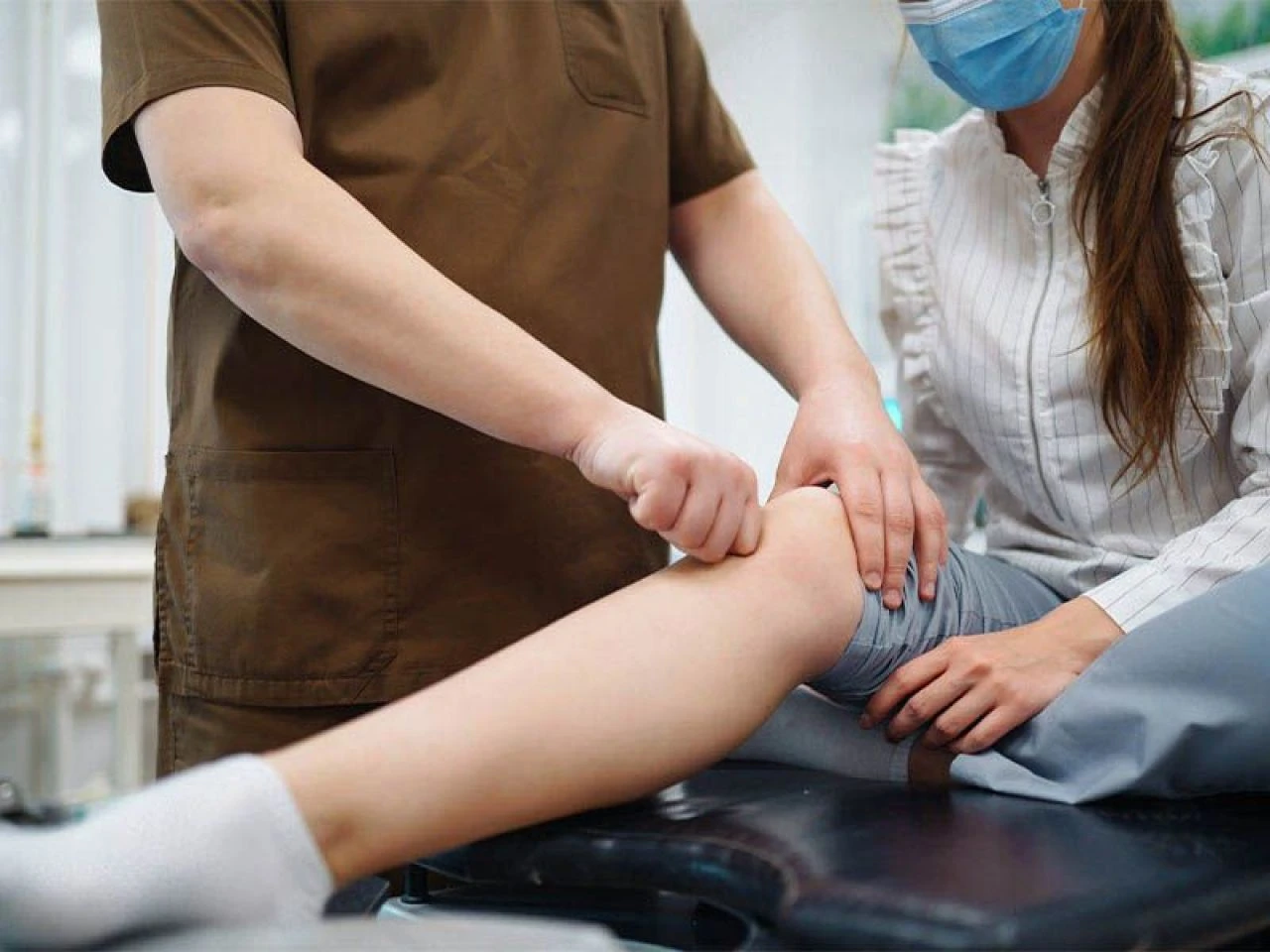 Diz ağrısı neden olur, en hızlı nasıl geçer? Diz ağrısına ne iyi gelir?