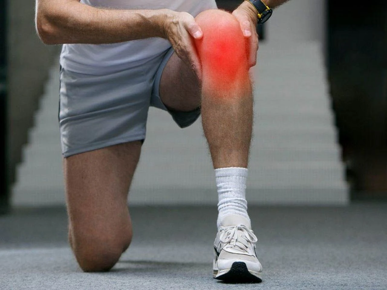 Diz ağrısına iyi gelen doğal çözümler: Evde diz ağrısına iyi gelen bitkiler, yağlar ve hareketler neler?