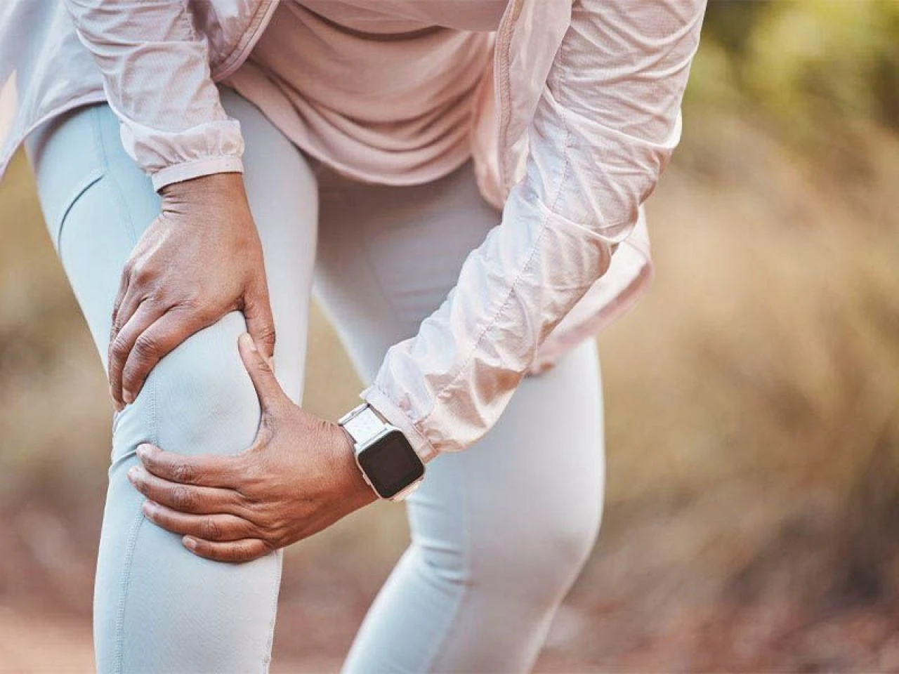 Diz ağrısına iyi gelen doğal çözümler: Evde diz ağrısına iyi gelen bitkiler, yağlar ve hareketler neler?