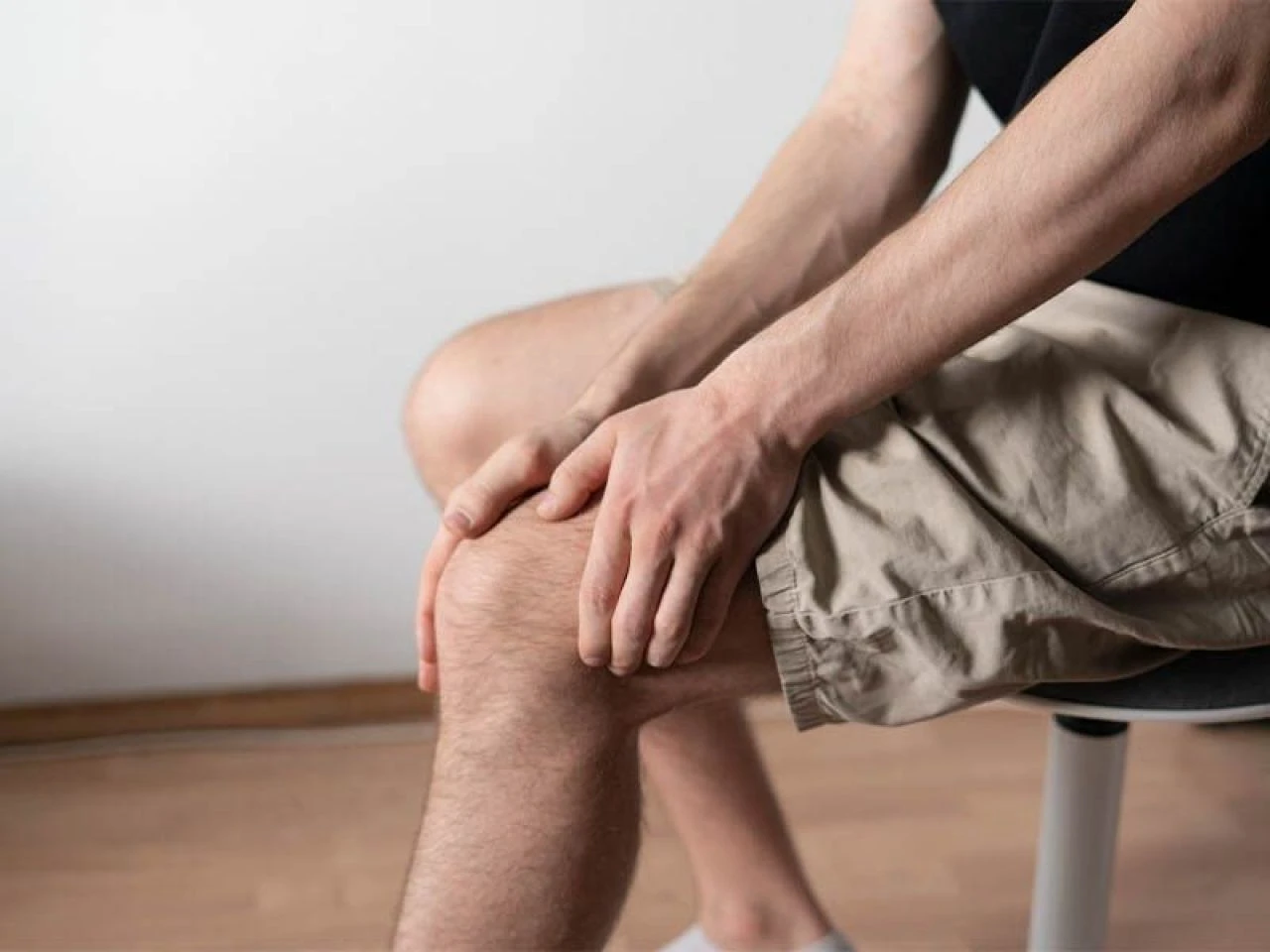 Diz ağrısına iyi gelen doğal çözümler: Evde diz ağrısına iyi gelen bitkiler, yağlar ve hareketler neler?