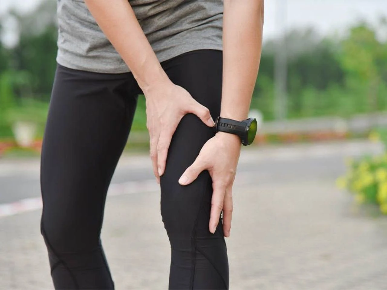 Diz ağrısına iyi gelen doğal çözümler: Evde diz ağrısına iyi gelen bitkiler, yağlar ve hareketler neler?