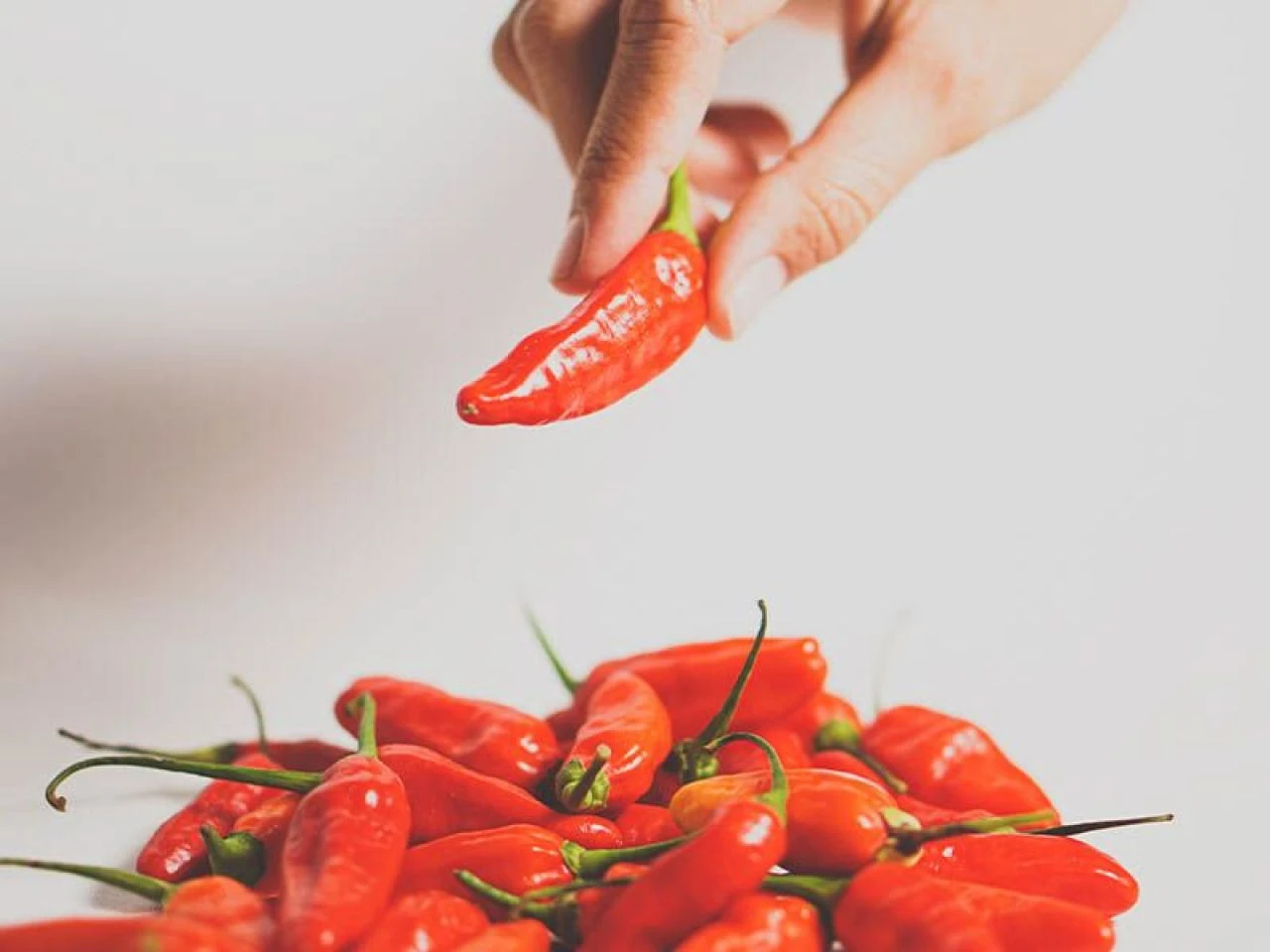 Eldeki biber acısı ne kadar sürer, en hızlı nasıl geçer? Eldeki biber acısına ne iyi gelir?