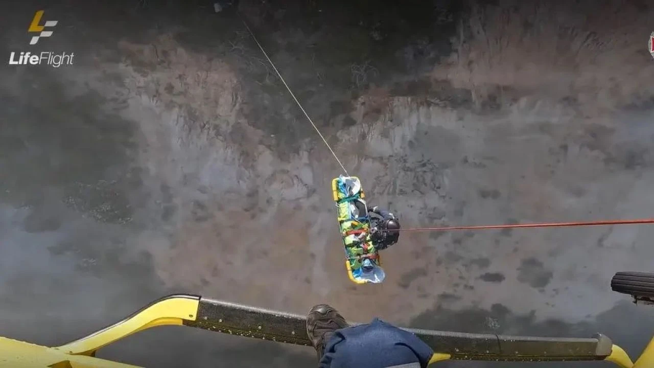 Havada korkunç kaza: Yamaç paraşütçüleri çarpışıp, metrelerce yükseklikten düştüler