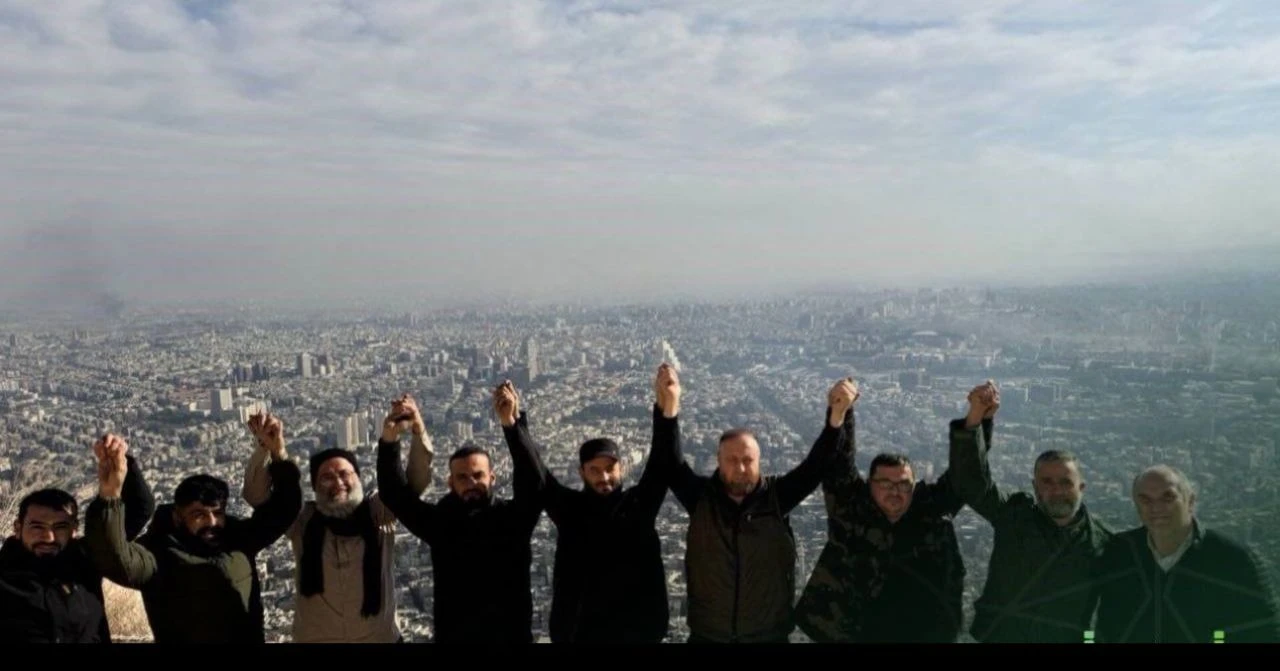 Esad sonrası huzurlu Suriye! Aileler 14 yıl sonra Kasyun Dağı’nda Şam'ı izliyor