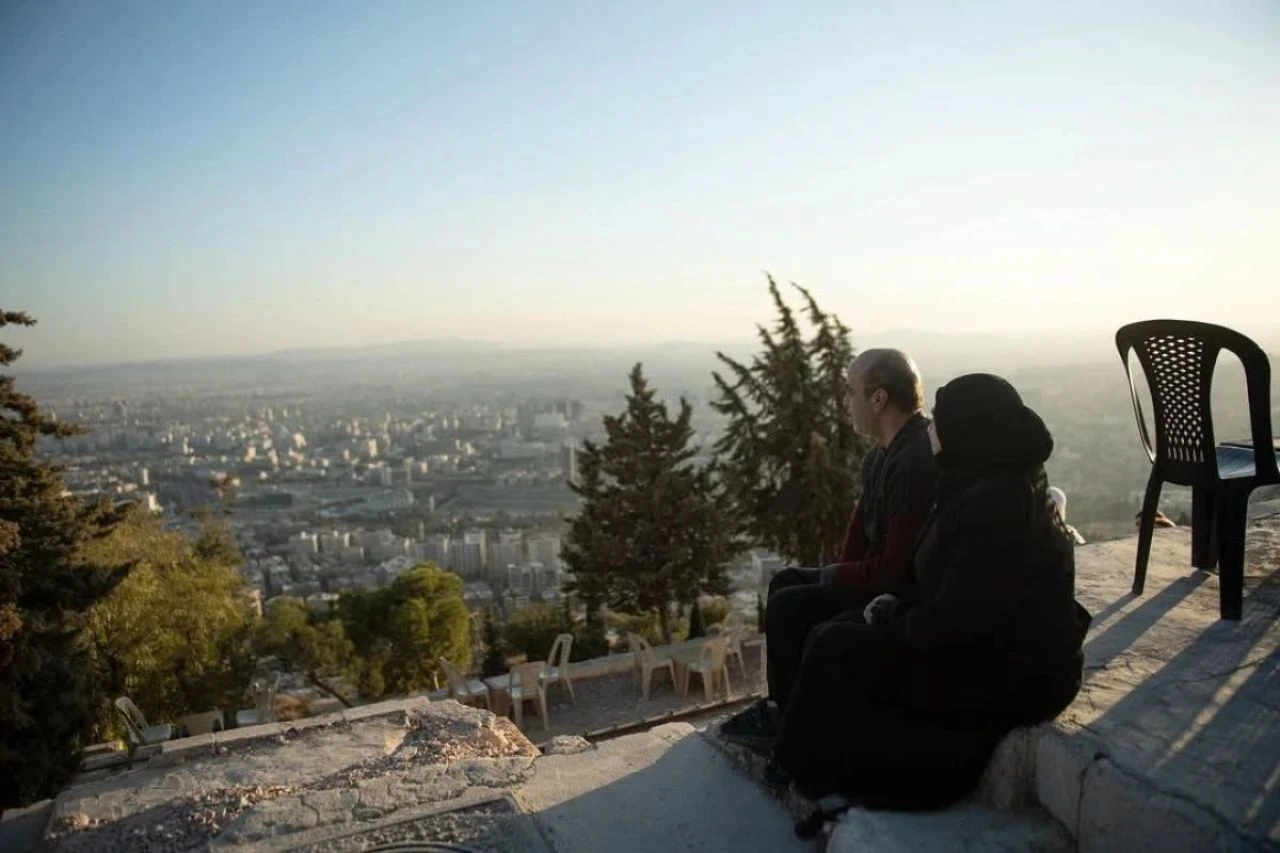 Esad sonrası huzurlu Suriye! Aileler 14 yıl sonra Kasyun Dağı’nda Şam'ı izliyor