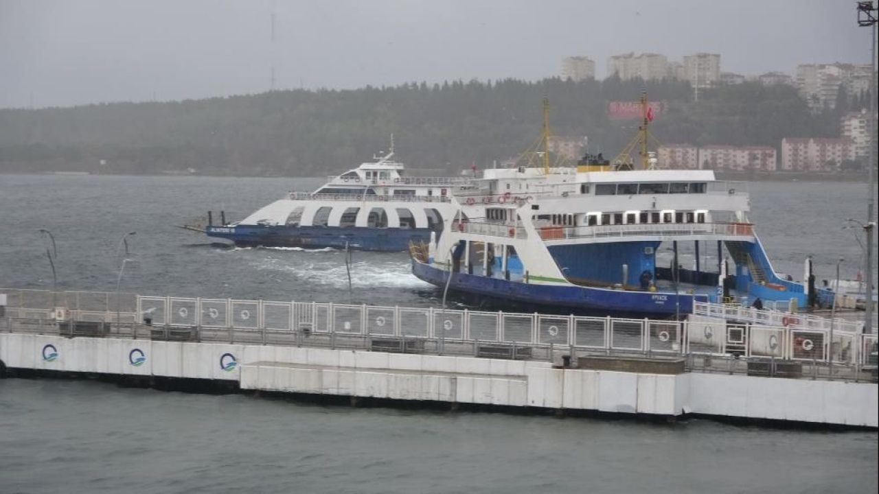 Çanakkale'de deniz yolu ulaşımına fırtına engeli: Feribot seferleri iptal edildi - 1. Resim