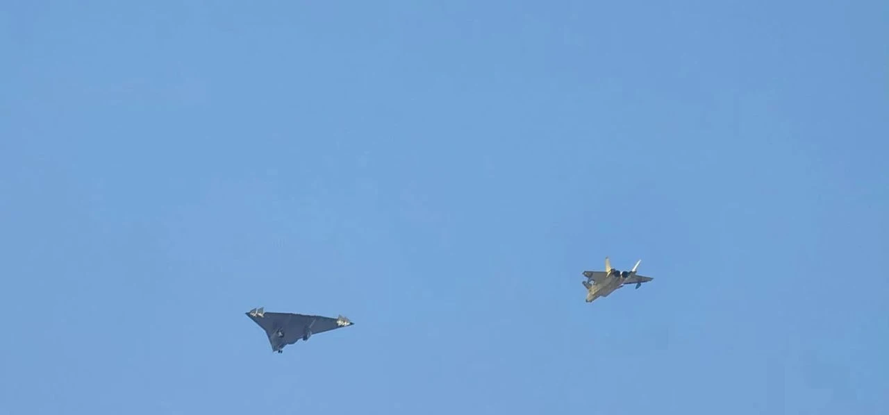 Çin'den ABD'yi korkutan hamle! 6. nesil savaş uçağı ilk kez uçarken görüntülendi - 2. Resim