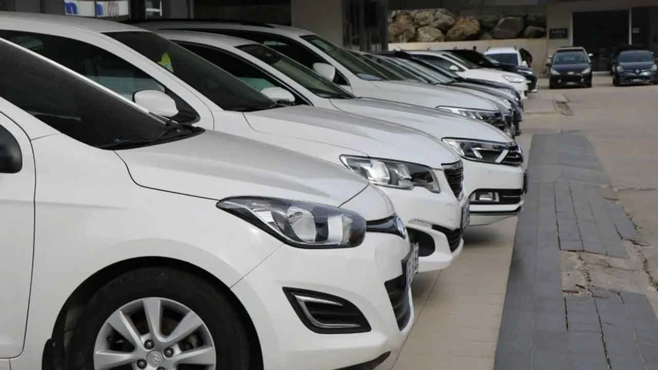 İkinci el otomobil ticaretinde düzenleme: 6 ay-6 bin kilometre şartı uzatıldı
