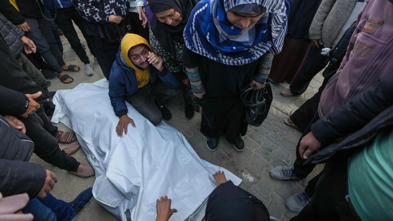 İsrail'den gazeteci katliamı! Yayın araçlarını vurdular