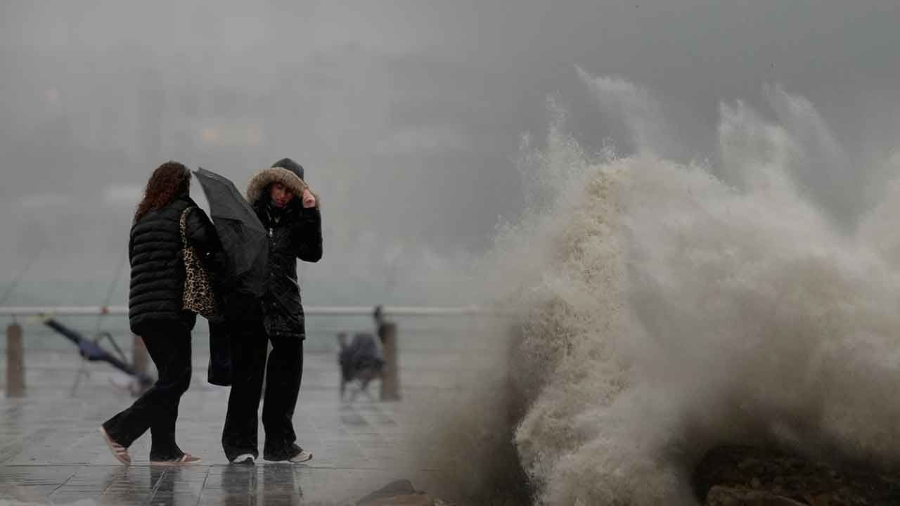 Meteoroloji&#039;den İstanbul dahil 5 ilde fırtına alarmı: 70 kilometre hızla geliyor! Saatlerce sürecek