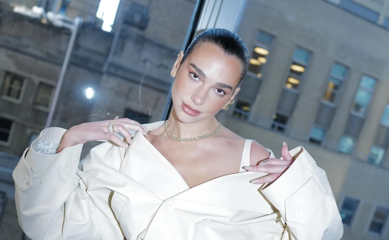 Dua Lipa nişan yüzüğü fiyatı Selena Gomez'in yüzüğünü geçemedi