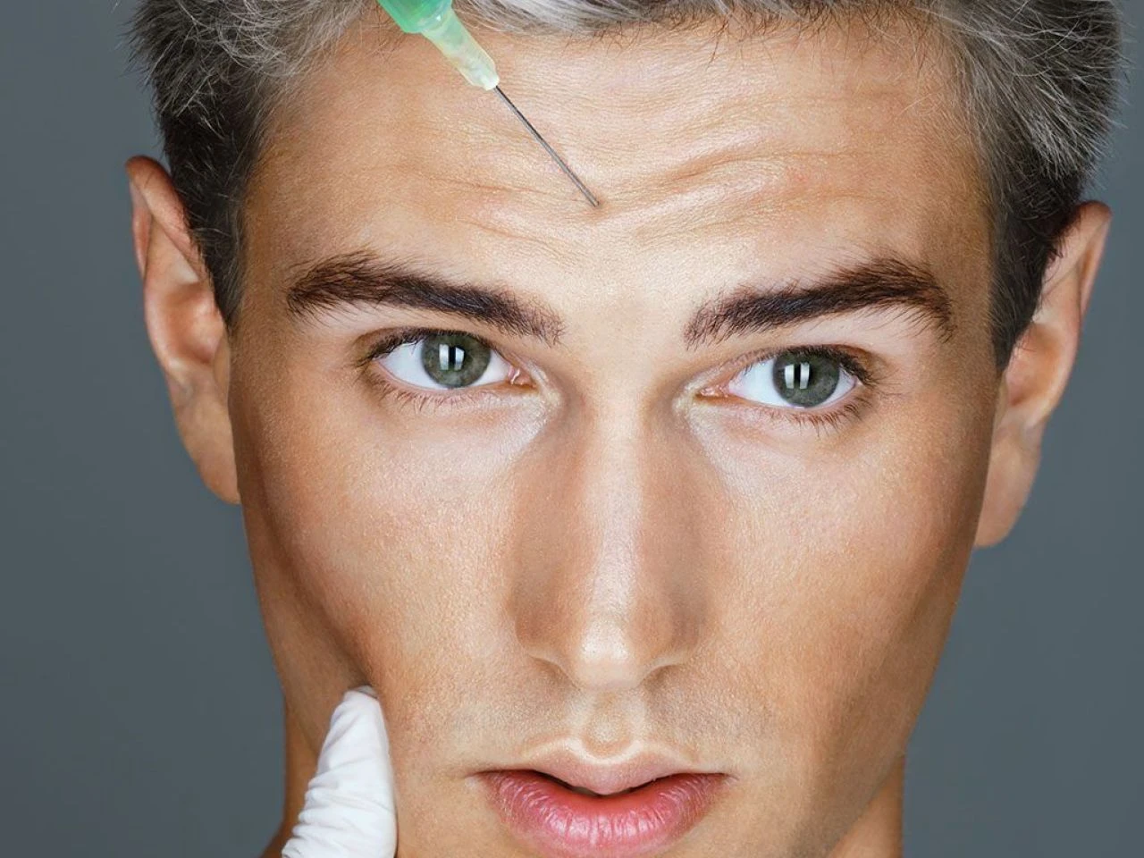 Güzelleşeyim derken hayatı karardı! Alnına dolgu yaptırırken kör oldu - 1. Resim