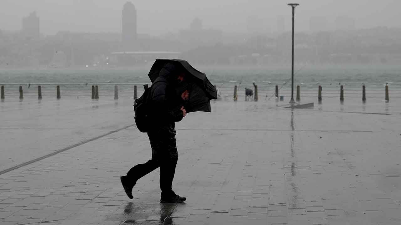 İstanbul&#039;a sel uyarısı! Meteoroloji 8 ili sarıya boyadı: Çok dikkatli olun!