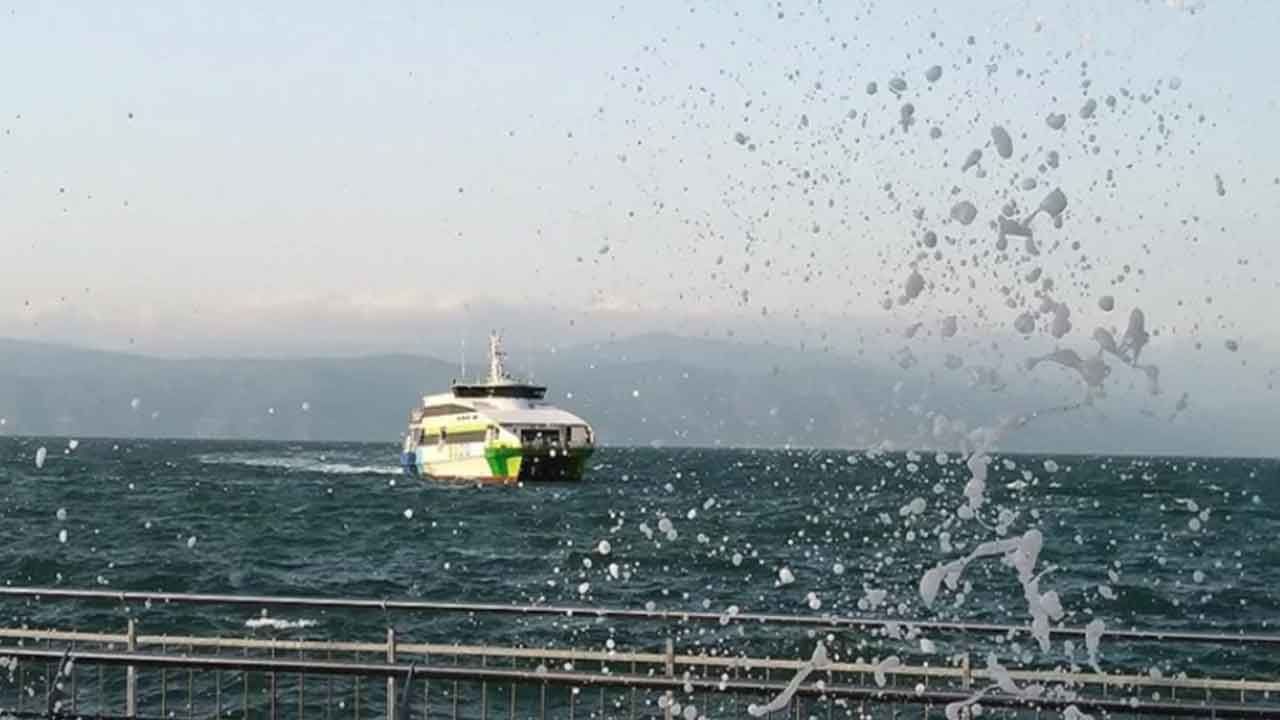 Marmara&#039;da kuvvetli fırtına: Bazı deniz otobüsü seferleri iptal