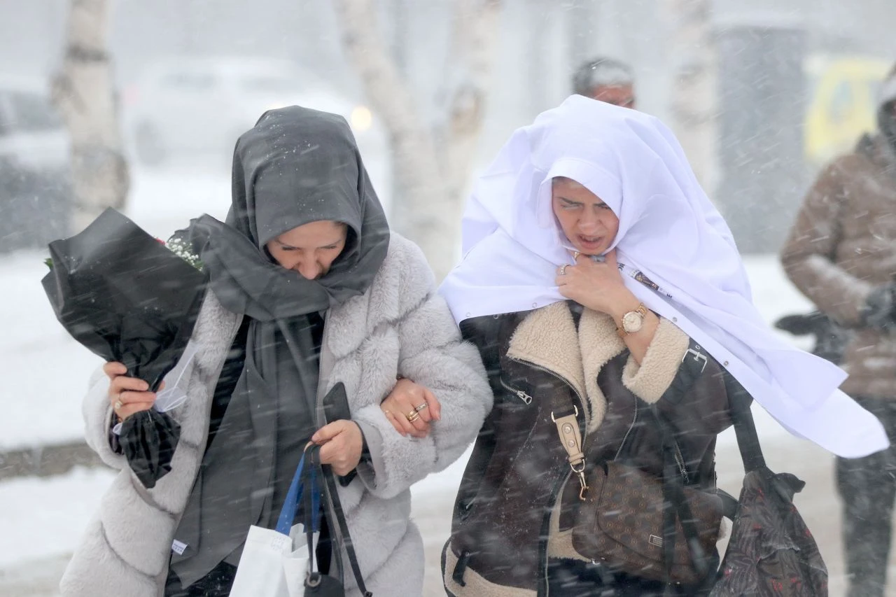 Kar yağışı hem doğudan hem batıdan bastıracak: 9 ile sarı kodlu uyarı! 28 Aralık hava durumu - 1. Resim