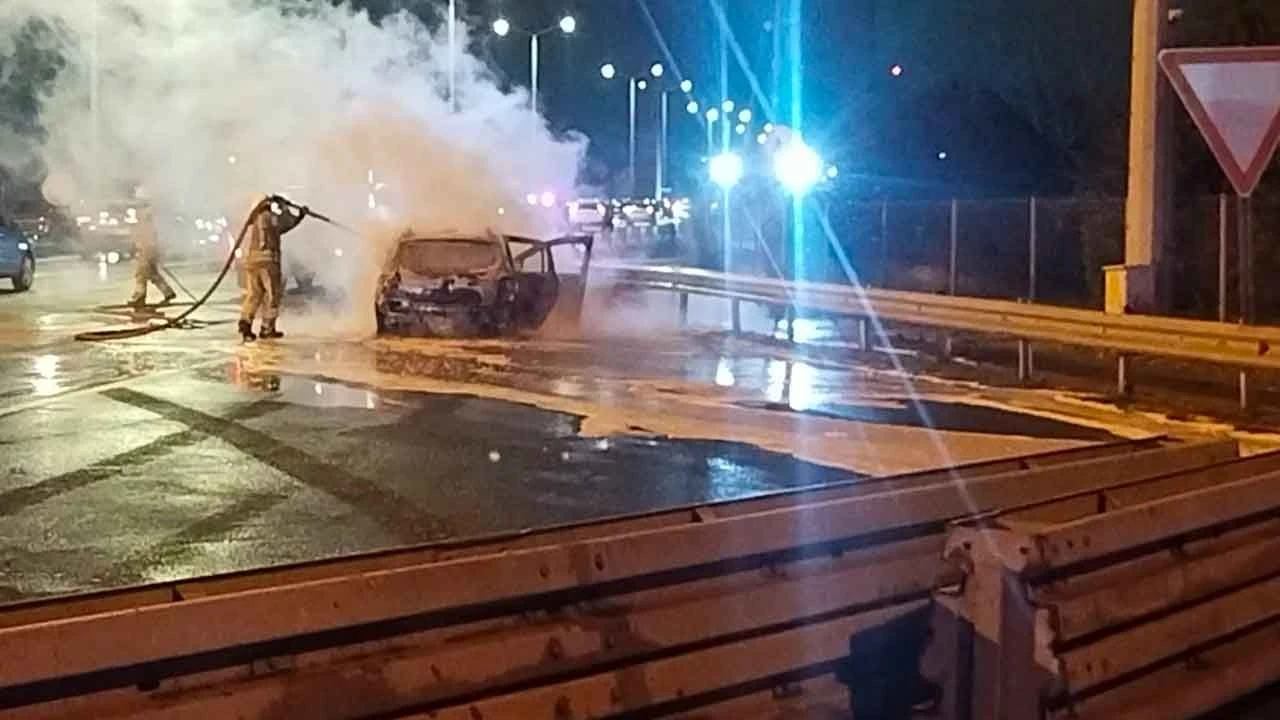 15 Temmuz Şehitler Köprüsü çift yönlü trafiğe kapatıldı! Alevler yükseliyor