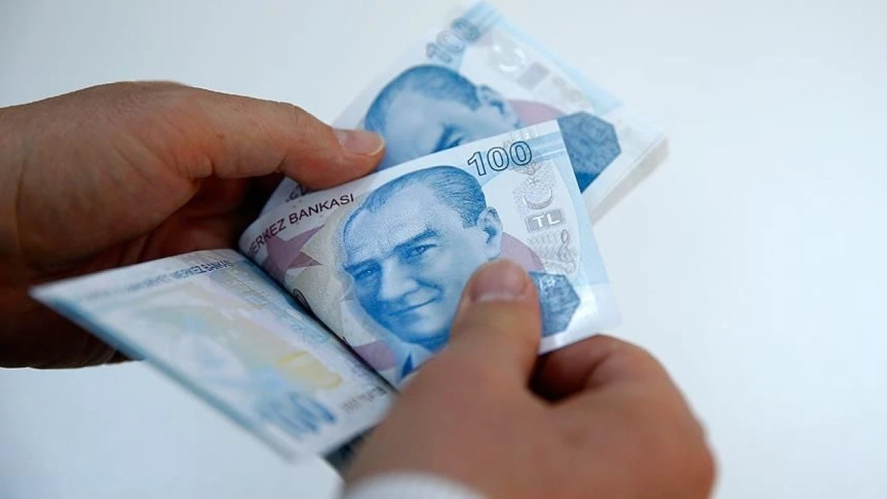 AK Partili Zeybekci'den asgari ücret çıkışı: Yeterli değil, el hak! - 1. Resim