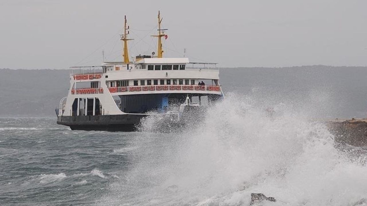 Deniz ulaşımına fırtına engeli! Seferler iptal edildi