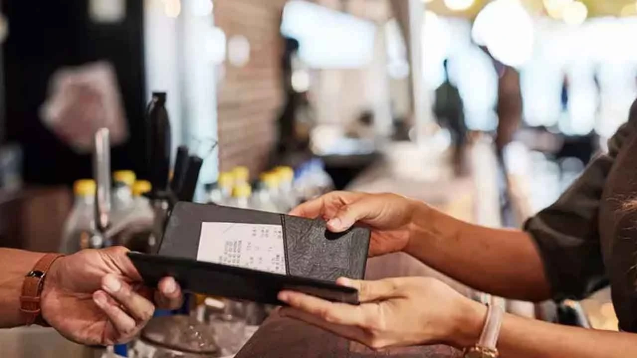Restoranlarda 'zorunlu bahşiş' uygulaması çileden çıkardı: Vatandaşa 'şikayet edin' uyarısı! - 1. Resim