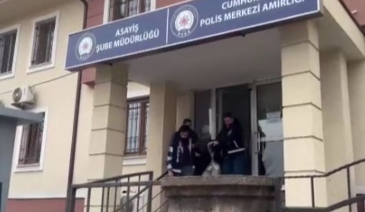 Sakarya'da koca dehşeti! 3 ay önce evlenmişlerdi: Eşini 20 yerinden bıçakladı - 1. Resim