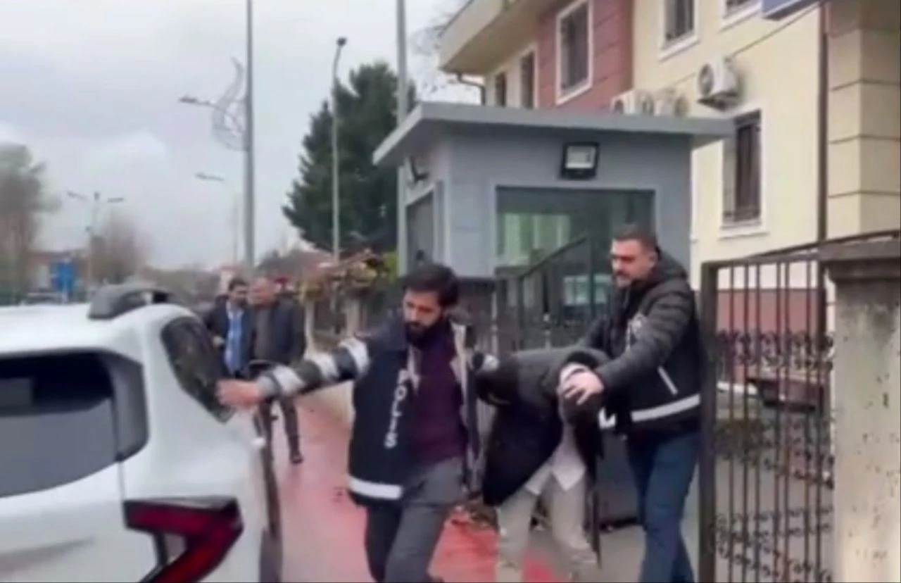 Sakarya'da koca dehşeti! 3 ay önce evlenmişlerdi: Eşini 20 yerinden bıçakladı - 2. Resim