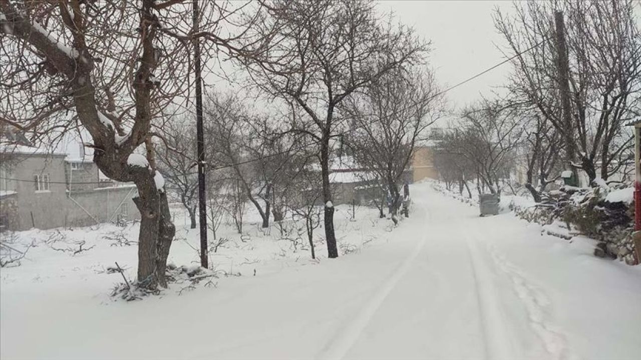 Uşak'ta yarın okullar tatil mi? Kar yağışı sabaha kadar devam edecek - 1. Resim