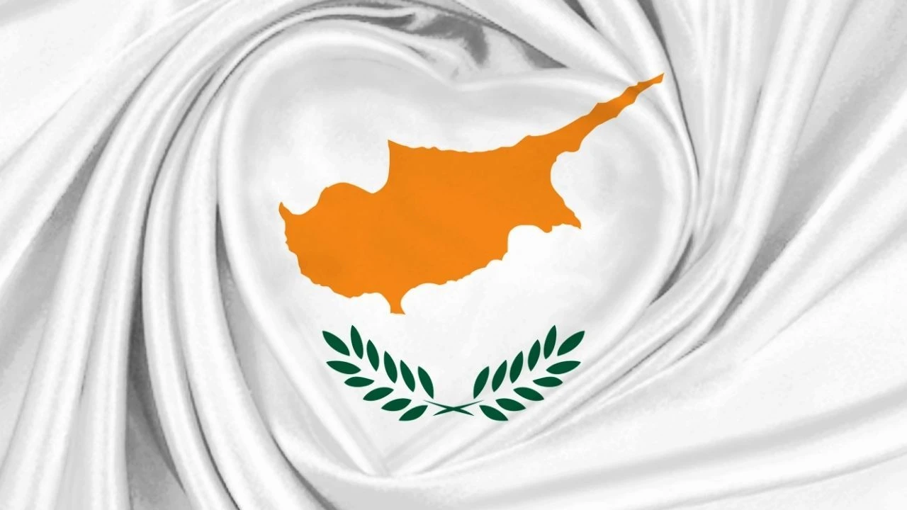 Hangi ülkenin bayrağında kendi haritası var?
