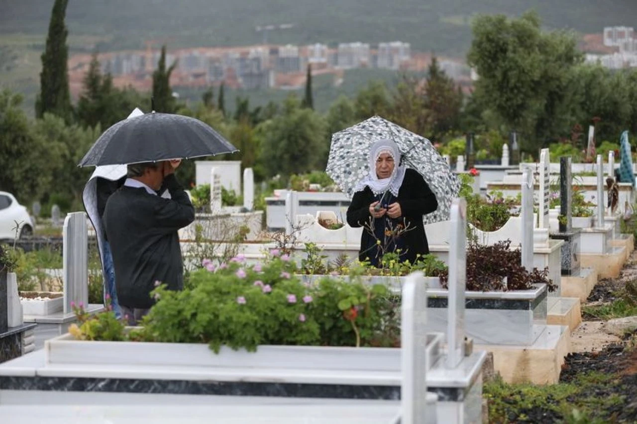 Mezarlıkta hangi dua okunur? Mezarlık ziyaretinde okunacak dualar