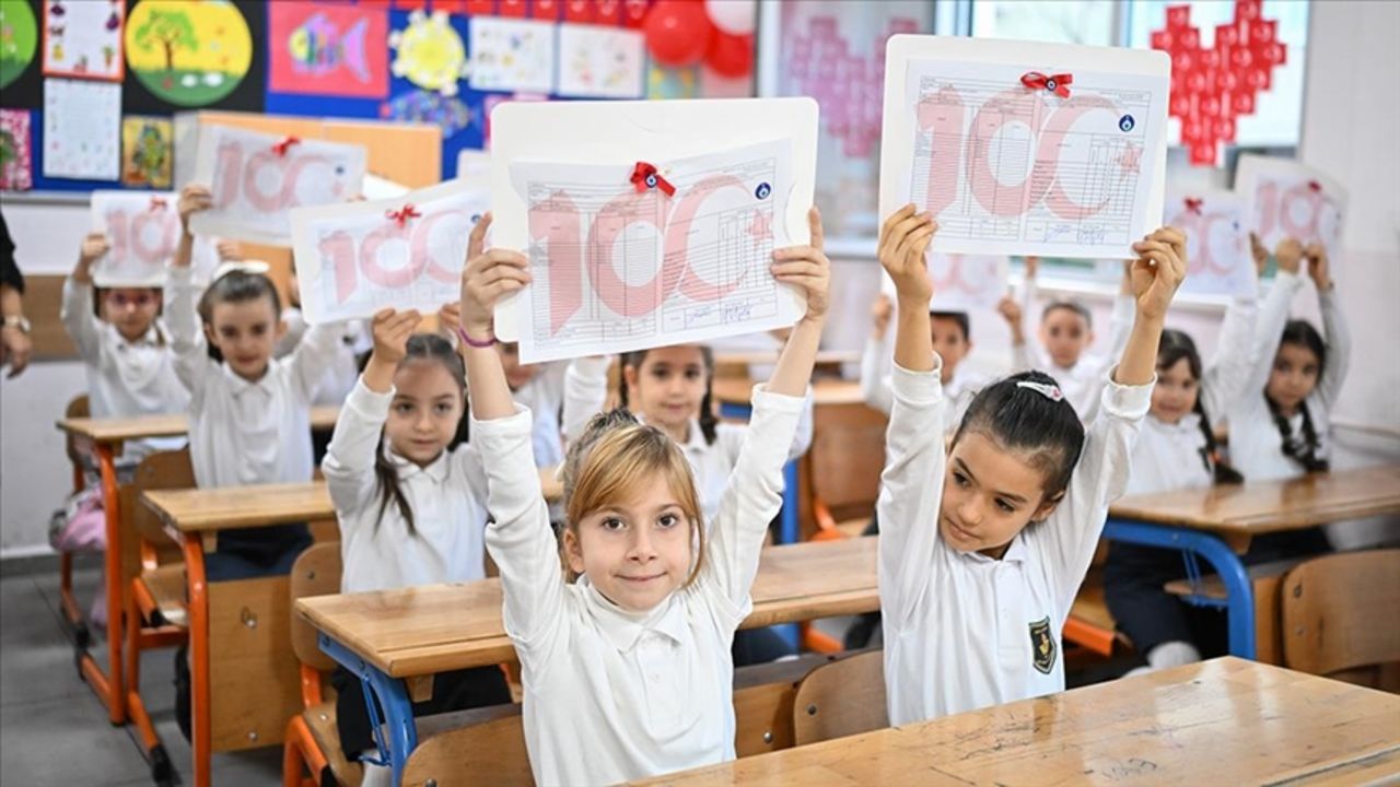 Velilere ve öğrencilere şok! Okullarda karne tarih oluyor: Yerine gelen uygulamanın detayları belli oldu: İlk tarih 17 Ocak