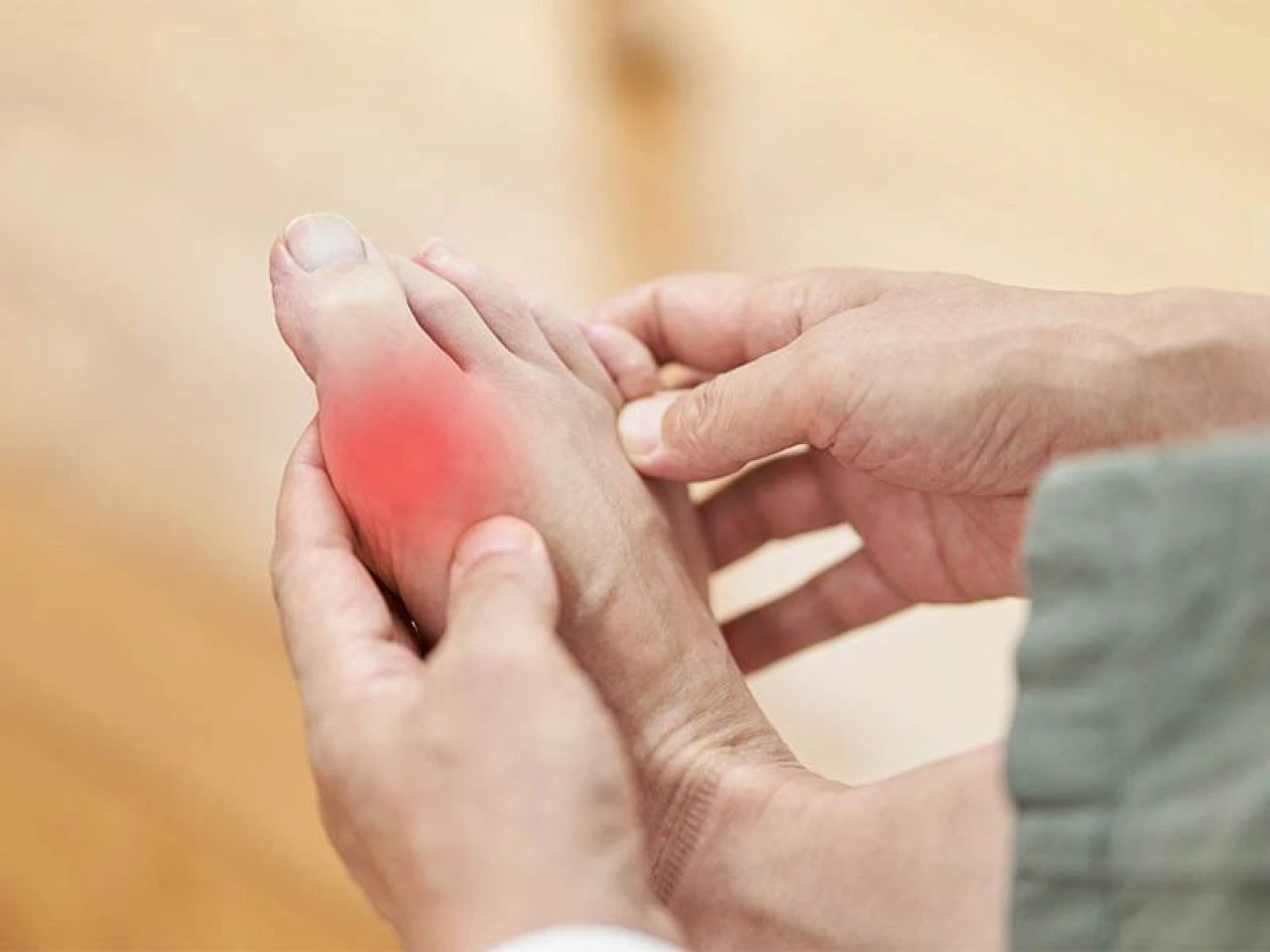 Ayak ağrısına iyi gelen doğal çözümler: Ayak ağrısına iyi gelen şeyler, yağlar, hareketler neler?