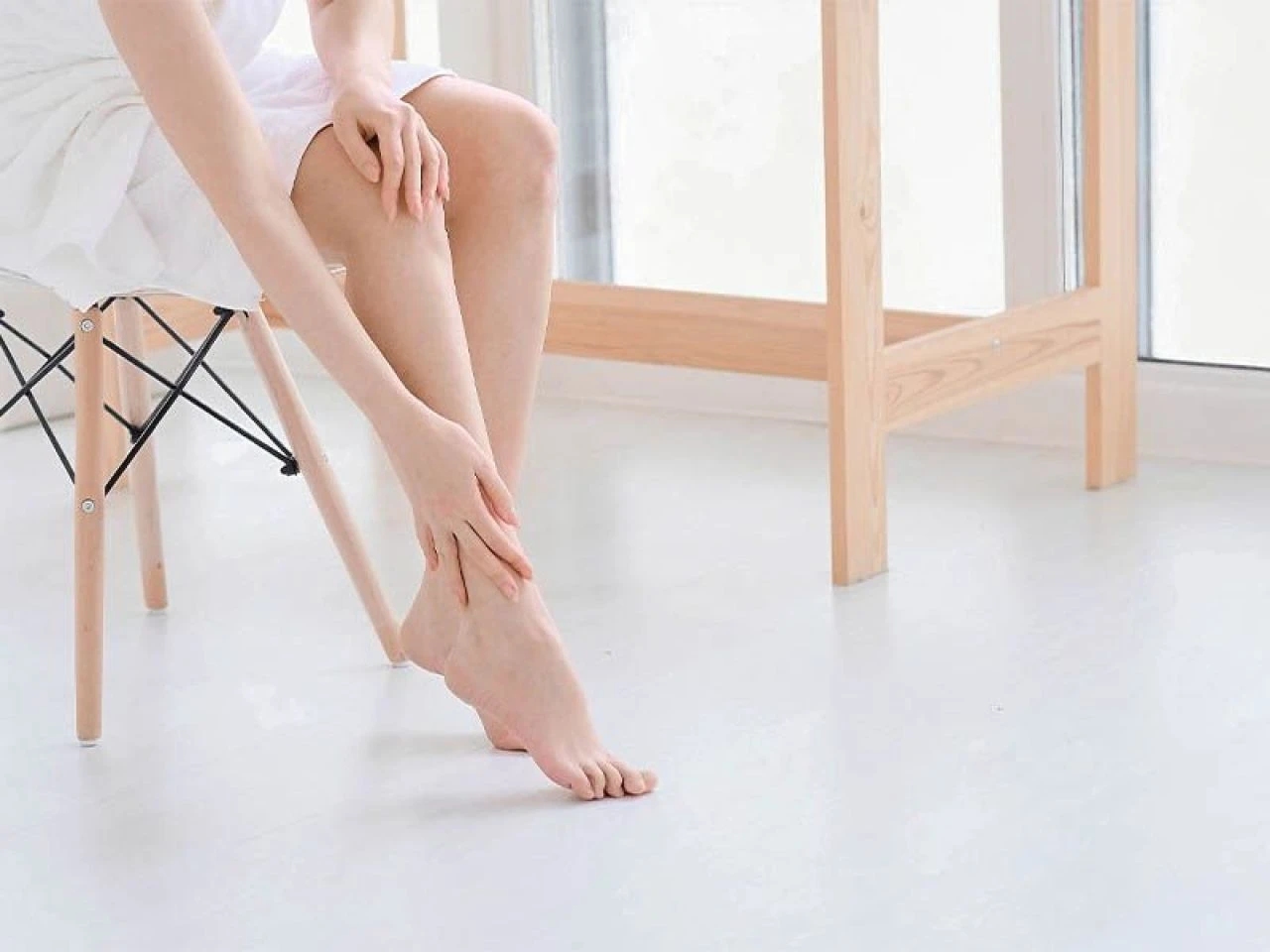 Bacak ağrısına iyi gelen doğal çözümler: Bacak ağrısına iyi gelen şeyler, yağlar ve yiyecekler neler?